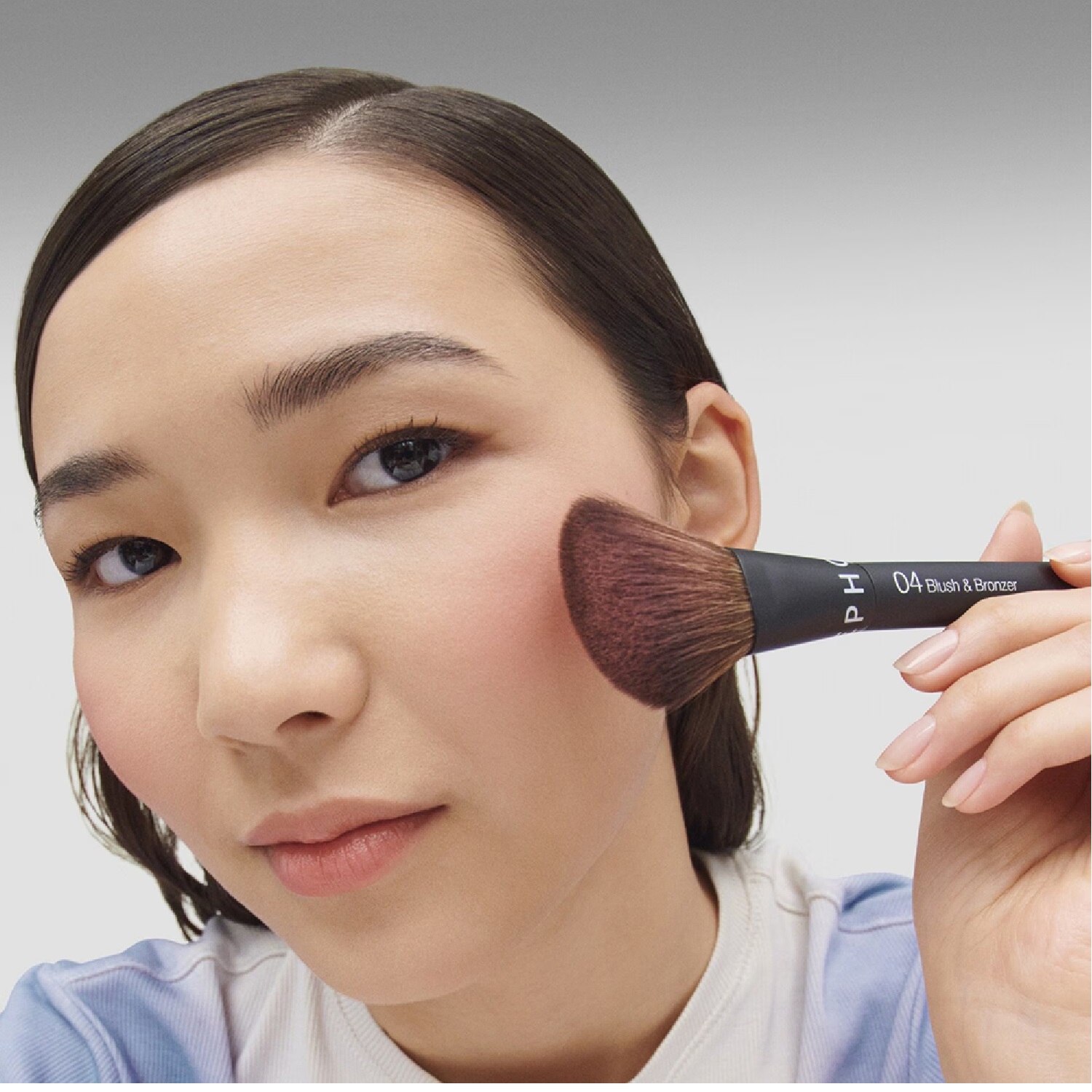 THE CHEEK BRUSH-24 04 (BROCHA PARA MEJILLAS)